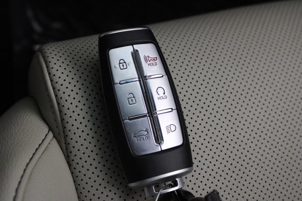 Used 2023 Genesis G70 2.0T RWD image 29