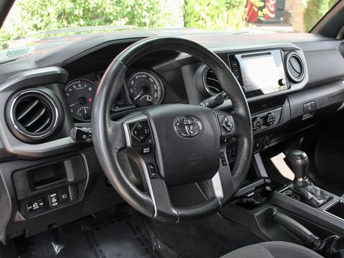 Used 2019 Toyota Tacoma TRD Sport image 16