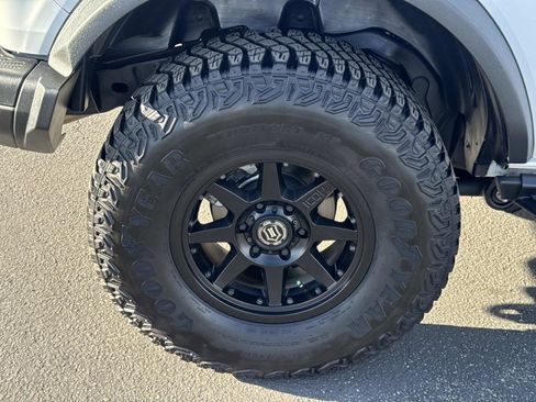 Used 2023 Ford Bronco Badlands image 30