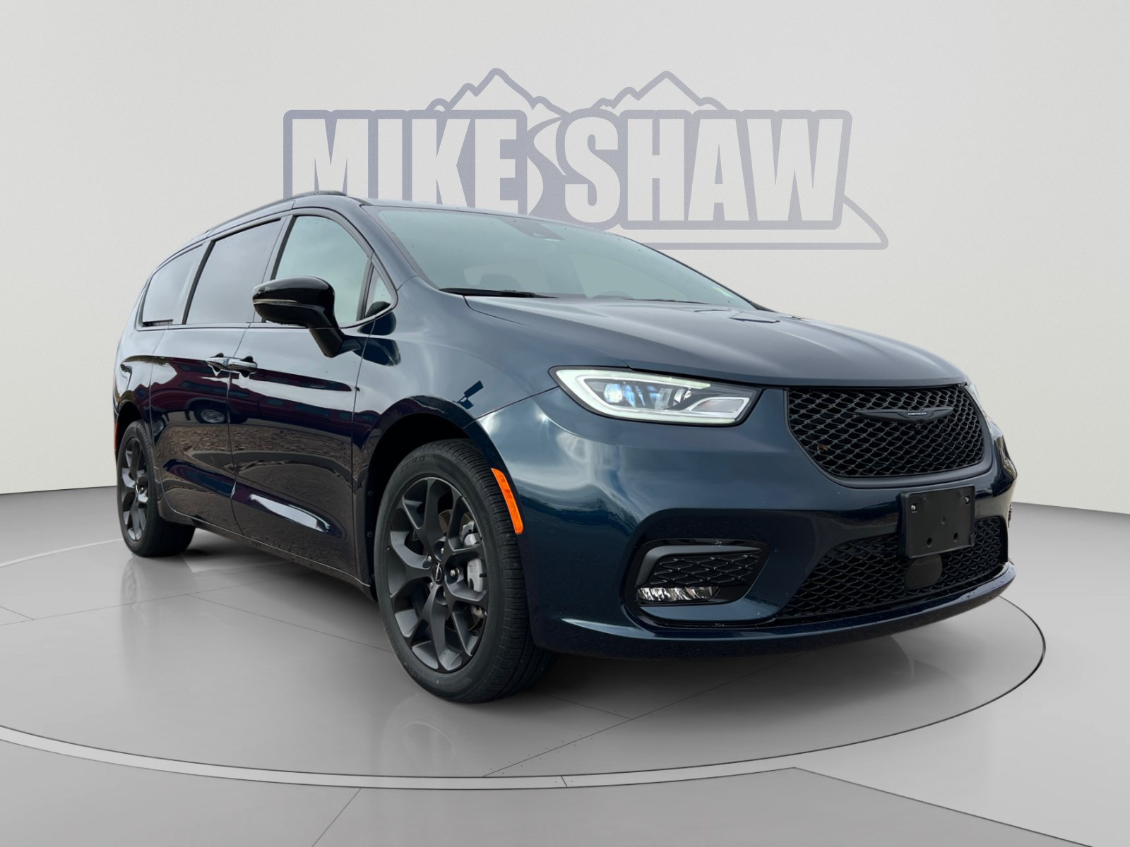 Used 2024 Chrysler Pacifica Touring-L w/ S Appearance Package AWD/4WD image 7