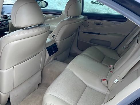 Used 2016 Lexus LS 460 w/ Comfort Package RWD image 14