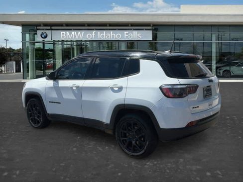 Used 2022 Jeep Compass Latitude w/ Sun and Sound Group AWD/4WD image 5