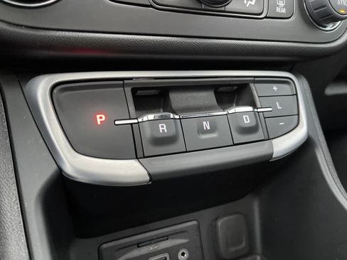 Used 2024 GMC Terrain SLT w/ Infotainment Package II image 33