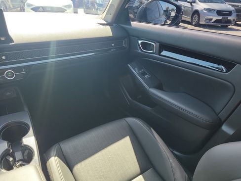 Used 2022 Honda Civic Touring image 17