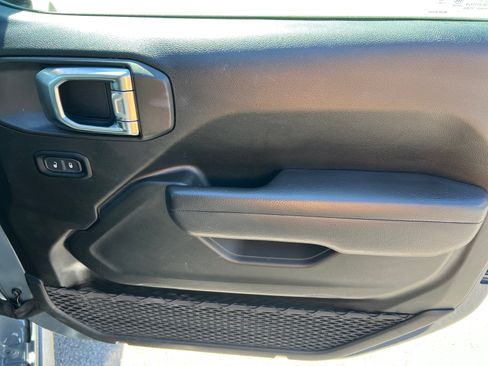 Used 2025 Jeep Wrangler Unlimited Rubicon 4xe image 14