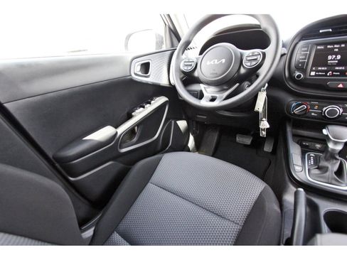 Used 2025 Kia Soul LX FWD image 11