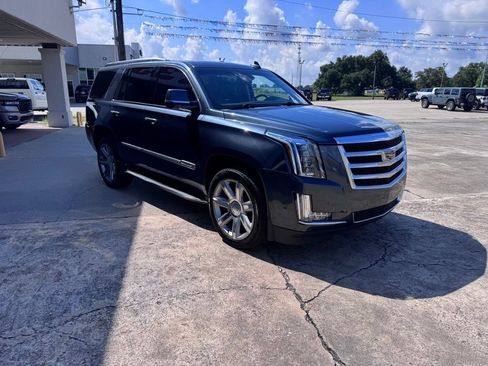 Used 2019 Cadillac Escalade Luxury RWD image 7