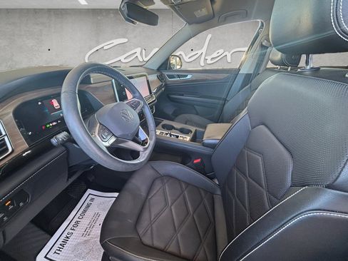 Used 2024 Volkswagen Atlas SE image 23