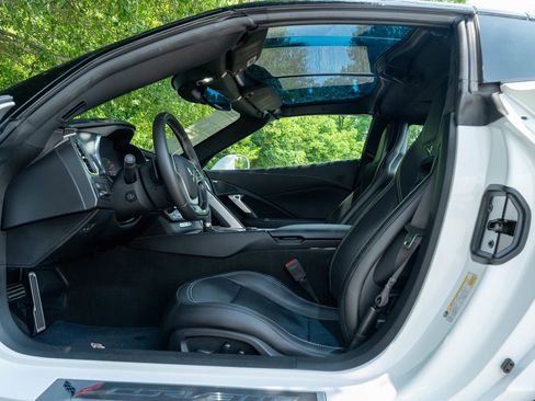 Used 2018 Chevrolet Corvette Grand Sport w/ Z07 Performance Package image 19