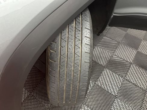 Used 2023 GMC Acadia SLT image 42