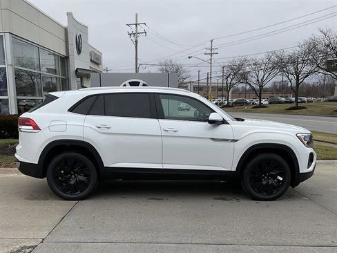 New 2026 Volkswagen Atlas Cross Sport SE image 3