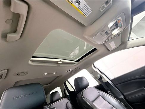 Used 2021 GMC Acadia Denali w/ Denali Ultimate Package image 22