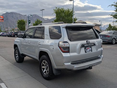 Used 2018 Toyota 4Runner TRD Off-Road AWD/4WD image 8