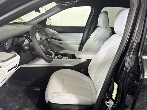 New 2026 Jeep Cherokee Laredo image 12