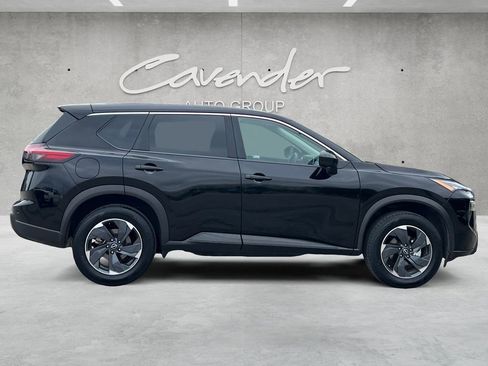 Certified 2024 Nissan Rogue SV FWD image 17