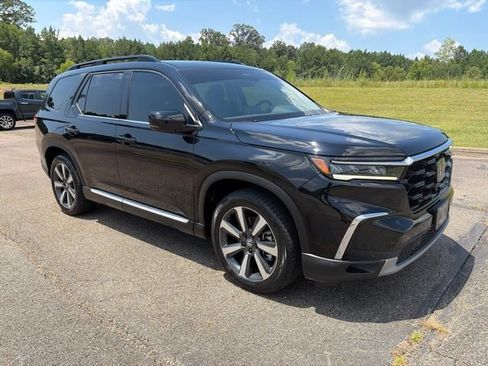 Used 2024 Honda Pilot Touring image 3