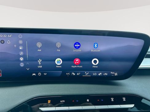 Used 2025 Buick Enclave Preferred AWD/4WD image 13