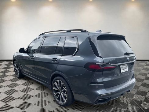 Used 2021 BMW X7 M50i image 4