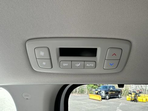 Used 2026 Kia Carnival EX FWD image 23