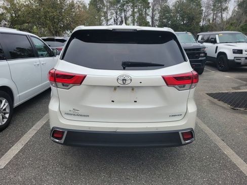 Used 2017 Toyota Highlander Limited image 5