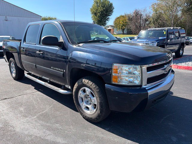 Used 2007 Chevrolet Silverado 1500 LT w/ Towing Package AWD/4WD image 2