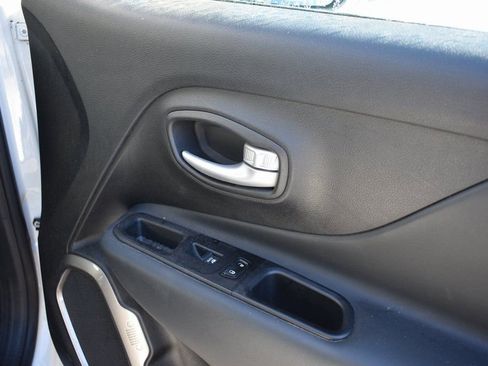 Used 2023 Jeep Renegade Limited image 20