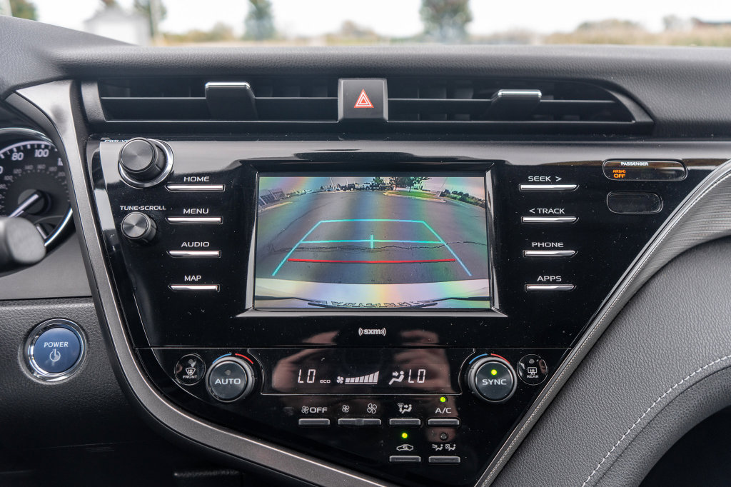 Used 2020 Toyota Camry SE FWD image 29