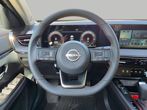 Used 2025 Nissan Kicks SR AWD/4WD image 16