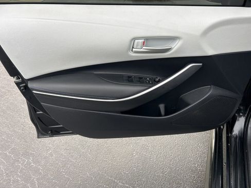 Used 2022 Toyota Corolla SE image 3