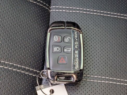 Used 2019 Land Rover Range Rover Velar S AWD/4WD image 25