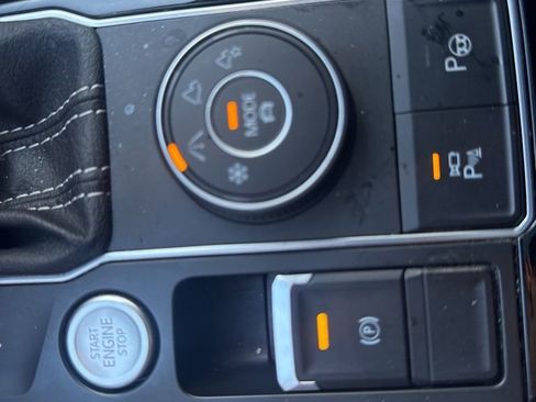 Used 2023 Volkswagen Atlas SEL Premium image 14