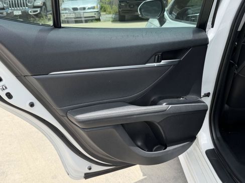 Used 2018 Toyota Camry XSE FWD image 13