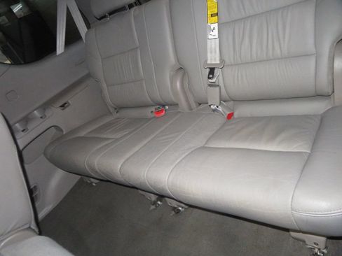 Used 2006 Toyota Sequoia SR5 AWD/4WD image 29