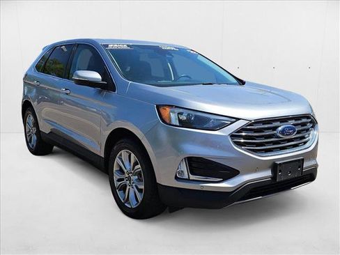 Used 2022 Ford Edge Titanium image 3