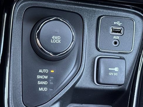 Used 2018 Jeep Compass Limited w/ Navigation Group AWD/4WD image 35