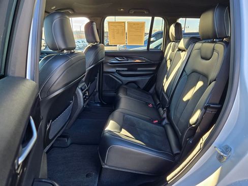 Used 2023 Jeep Grand Cherokee Altitude image 25