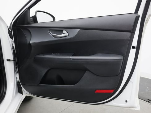 Used 2021 Kia Forte LXS FWD image 30