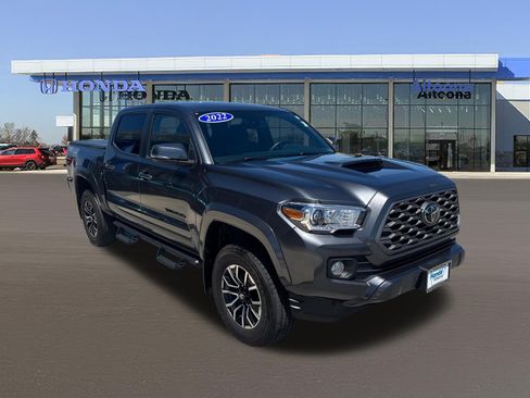 Used 2022 Toyota Tacoma TRD Sport w/ Black Out Package (TMS) AWD/4WD image 6