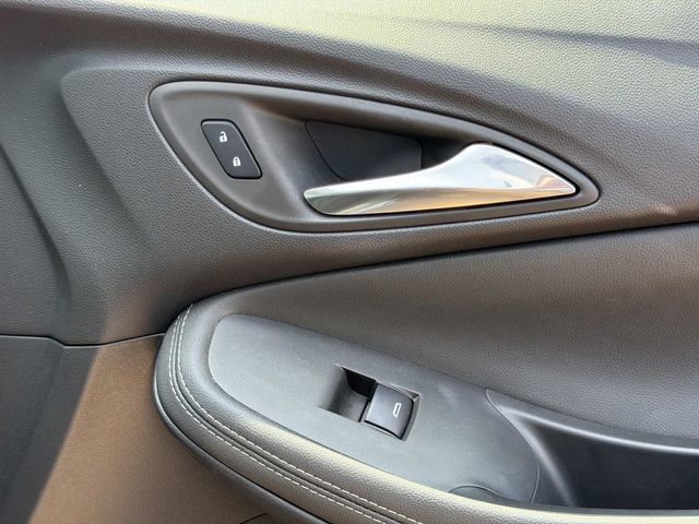 Used 2023 Buick Encore GX Essence w/ Experience Buick Package FWD image 20