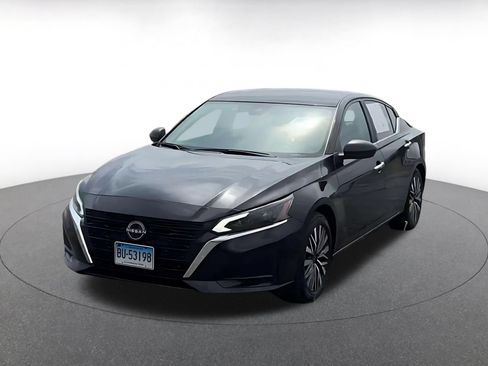 Used 2025 Nissan Altima 2.5 SV FWD image 7