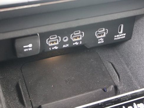 Used 2024 Jeep Grand Wagoneer Series III w/ Rear Seat Video Group 1 AWD/4WD image 31