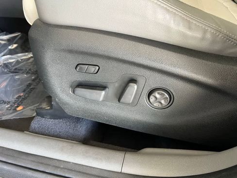 Used 2019 Kia Sorento SX image 17