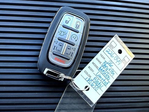 New 2026 Chrysler Pacifica Limited w/ Uconnect Theater Family Group image 33