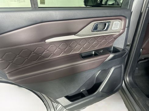 Used 2025 Ford Explorer Platinum w/ LUX Leather Package image 27