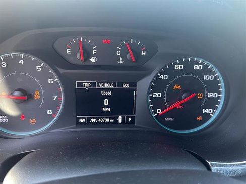 Used 2023 Chevrolet Traverse LS AWD/4WD image 7