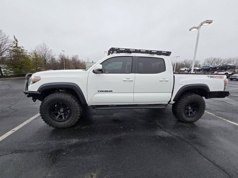 Used 2020 Toyota Tacoma TRD Off-Road image 4