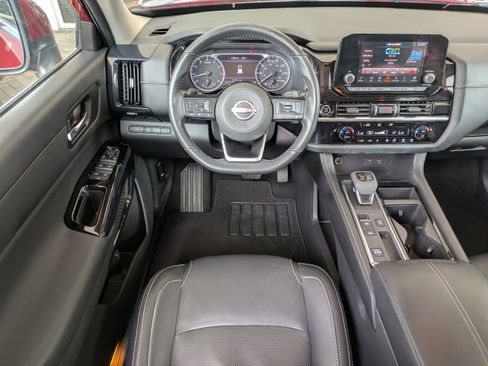 Used 2022 Nissan Pathfinder SV FWD image 16