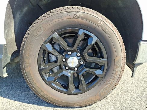 Used 2024 Chevrolet Silverado 1500 LT AWD/4WD image 8