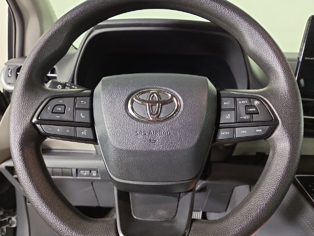 Used 2023 Toyota Sienna LE FWD image 23