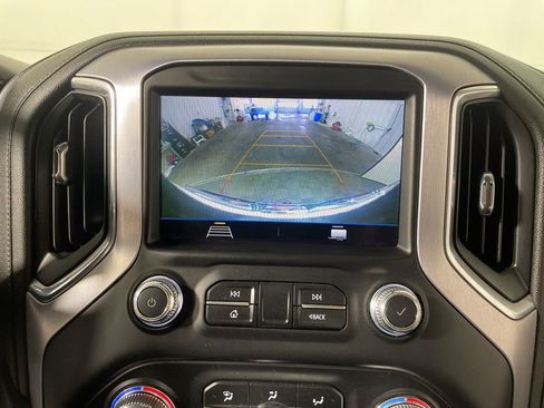 Used 2022 GMC Sierra 1500 SLE image 16